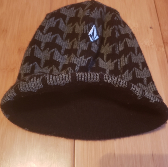 VOLCOM BEANNIE - Picture 3 of 4